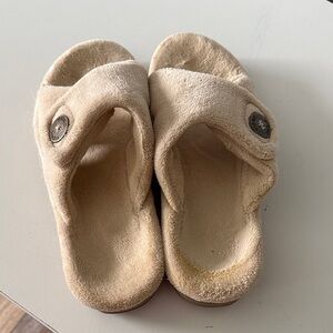 Vionic slippers women’s size 9